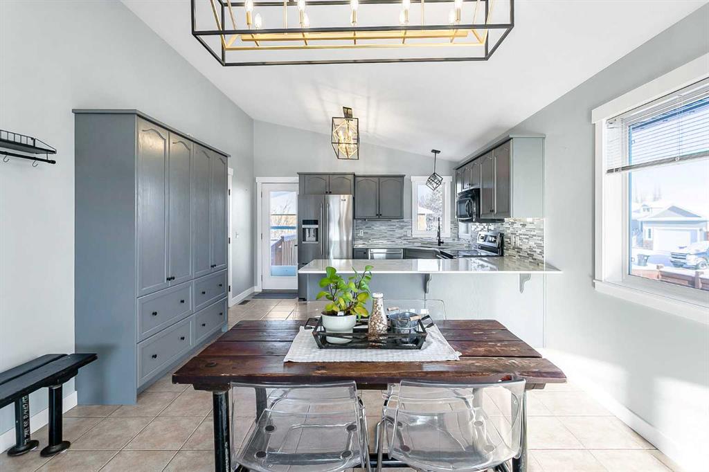 Picture for 1112 2 Street NE