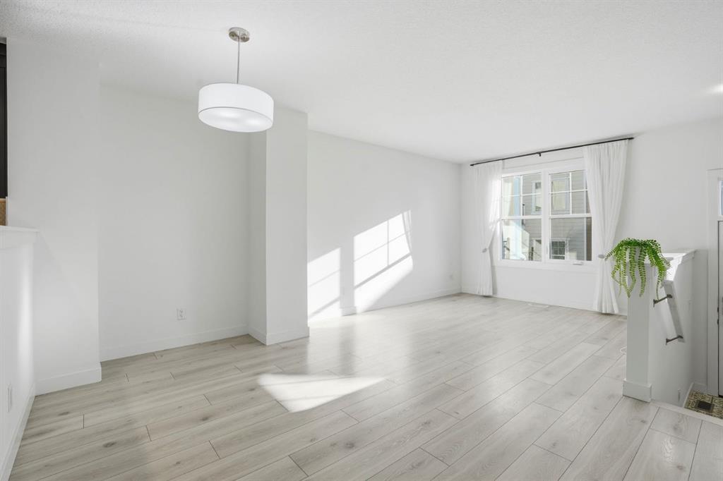 Picture for 812 Cranbrook Walk SE