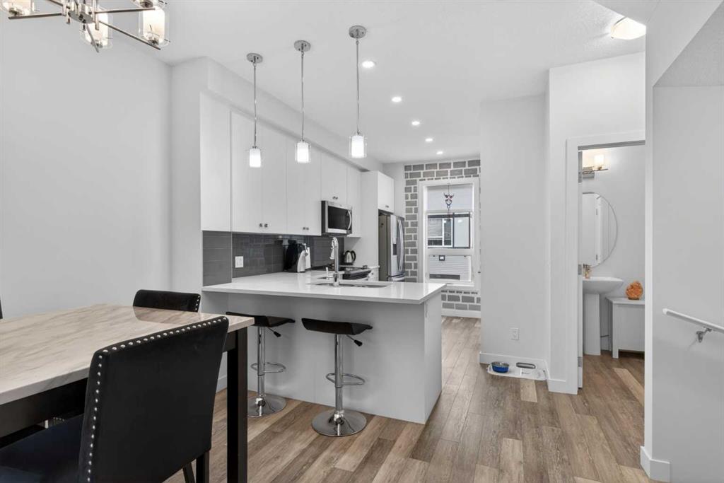 Picture for 306, 15 Evanscrest Park NW