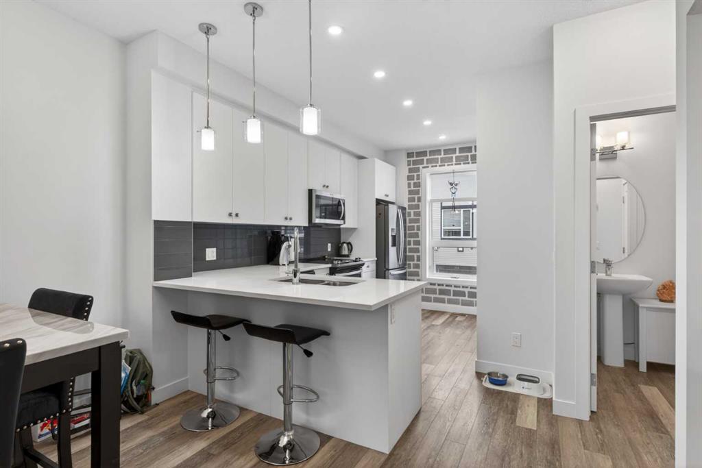 Picture for 306, 15 Evanscrest Park NW