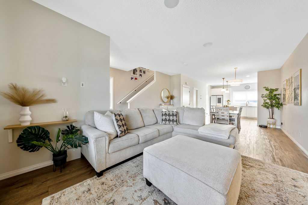 Picture for 138 Midgrove Greenway SW