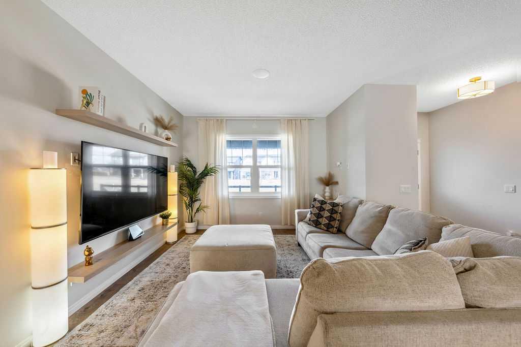 Picture for 138 Midgrove Greenway SW