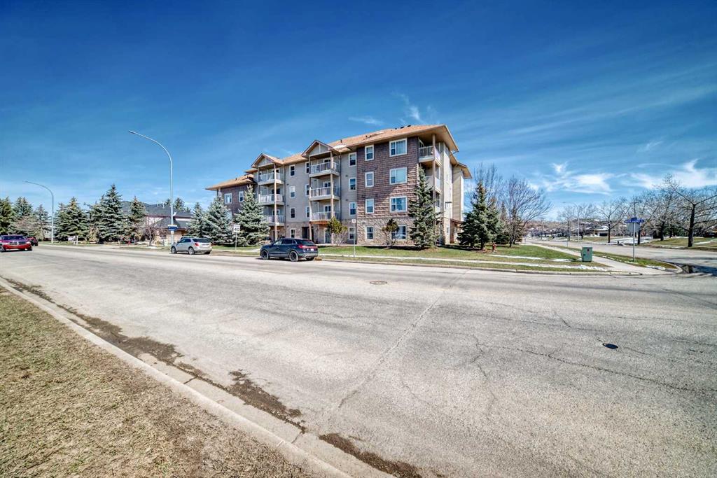 Picture for 106, 174 Railway Street N