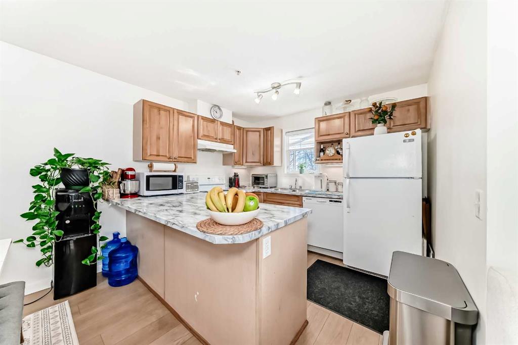 Picture for 106, 174 Railway Street N