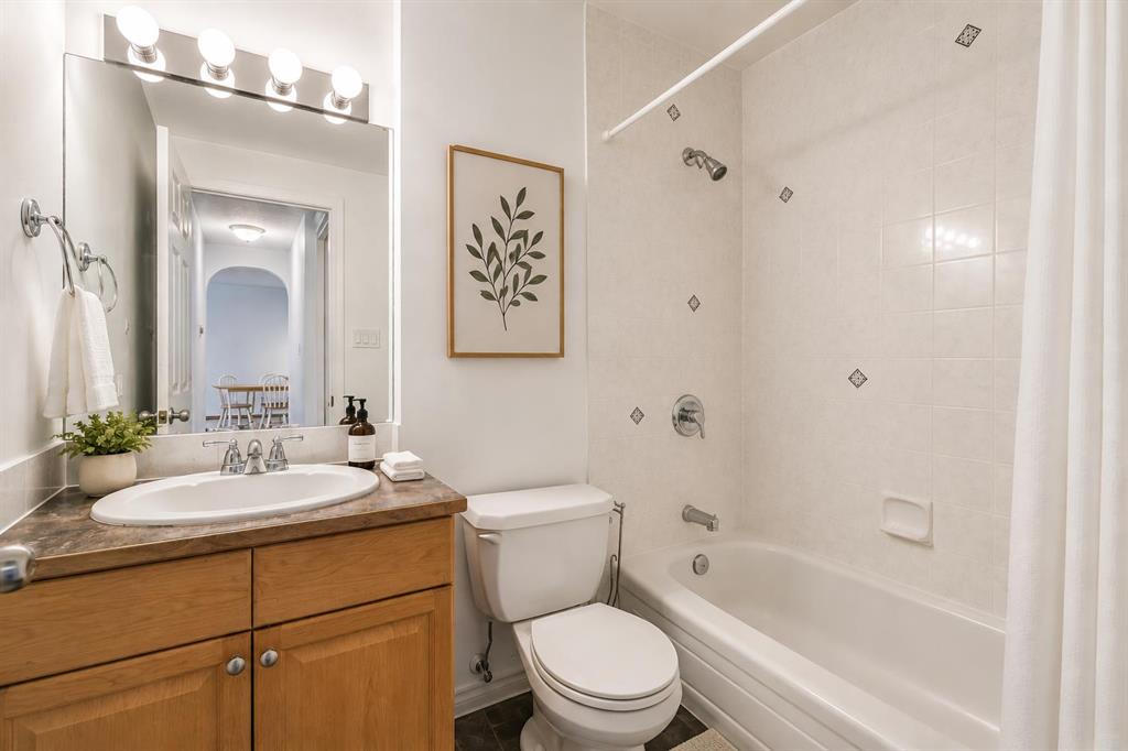 Picture for 301, 638 Meredith Road NE