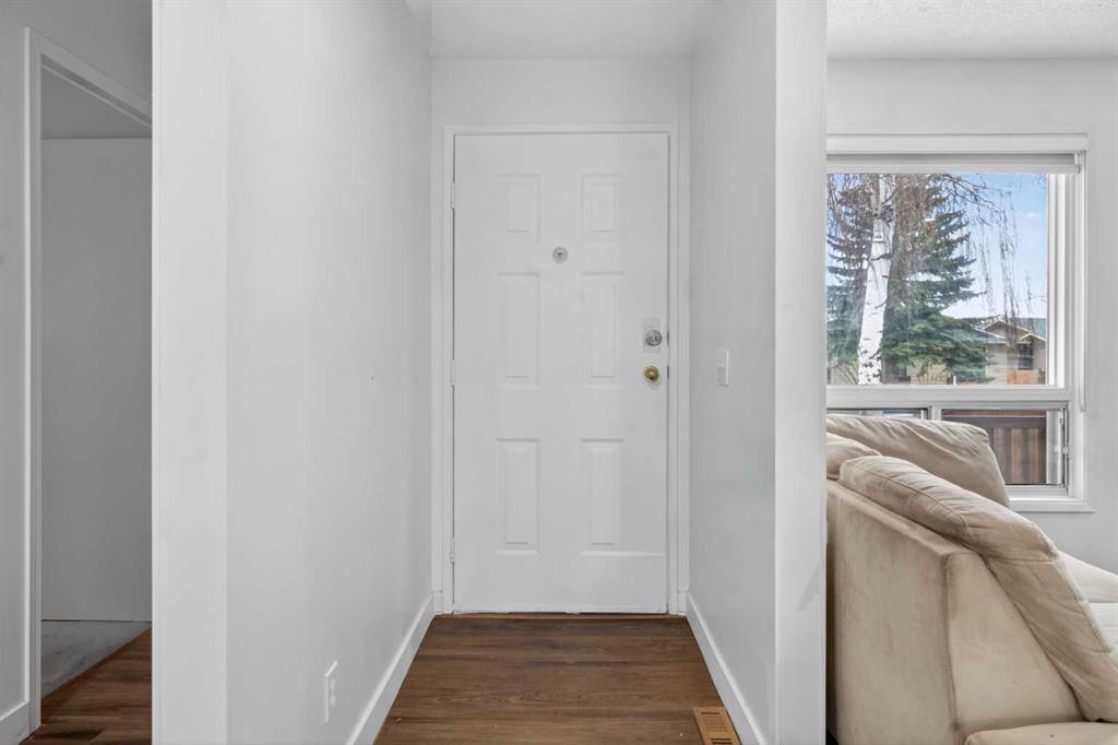 Picture for 128 Castledale Crescent NE