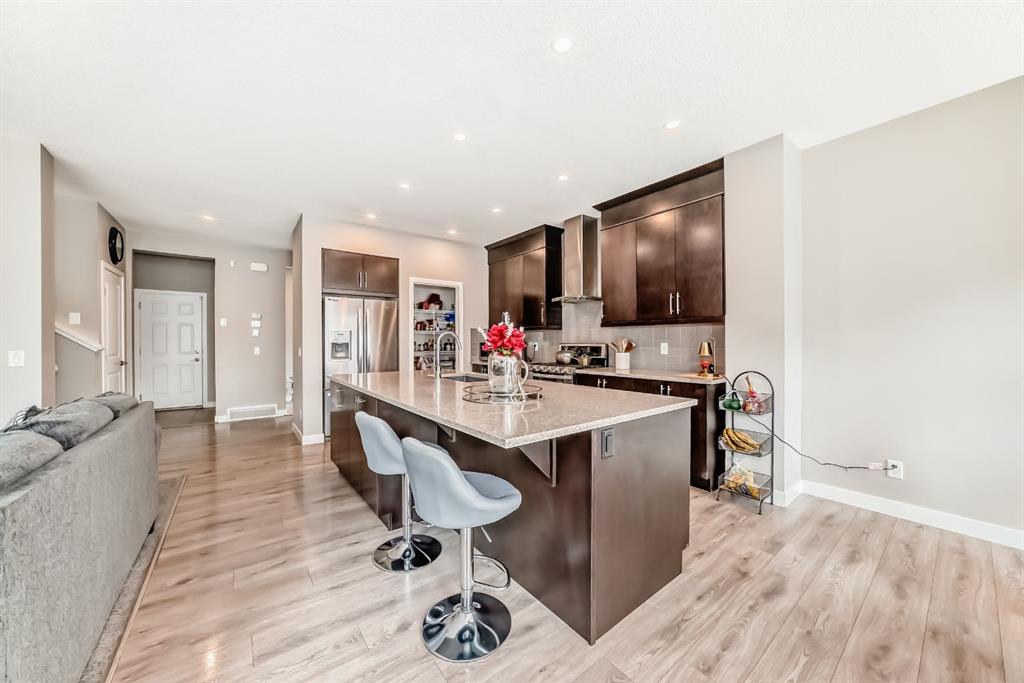 Picture for 259 Kingfisher Crescent SE