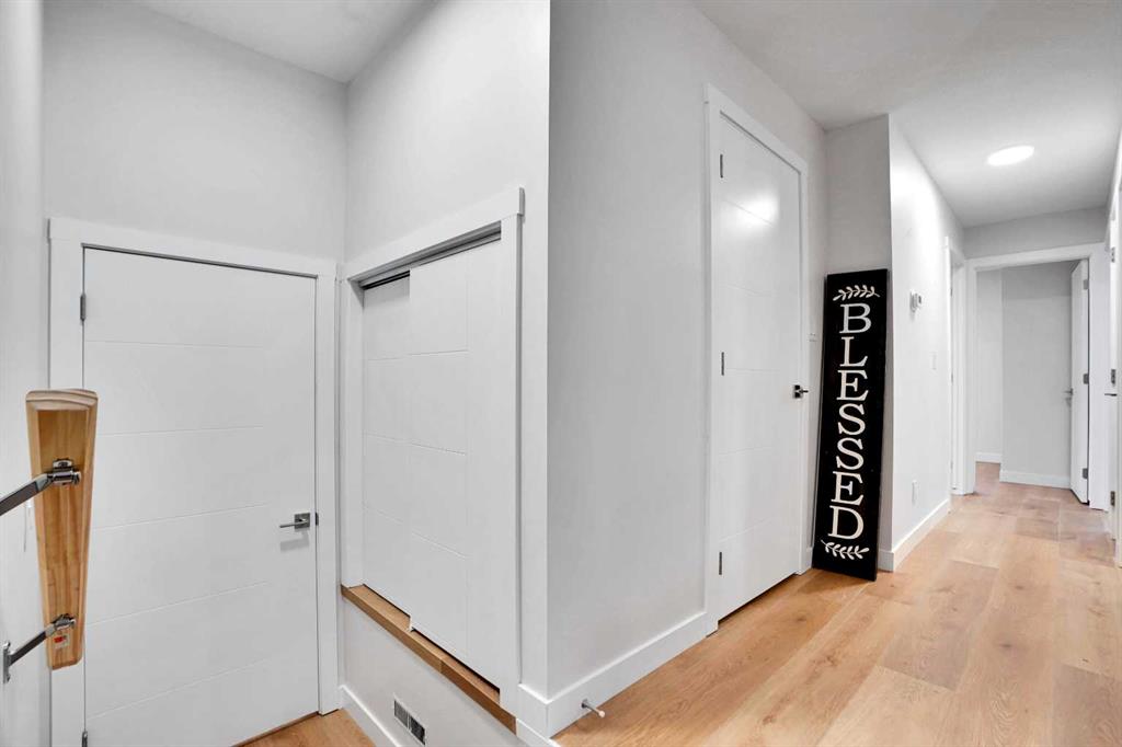 Picture for 903B Queensland Drive SE