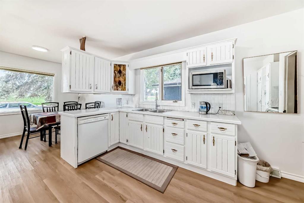 Picture for 1616 50 Avenue SW