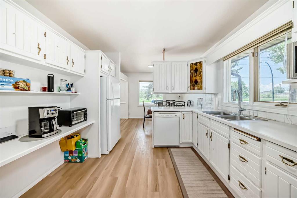 Picture for 1616 50 Avenue SW