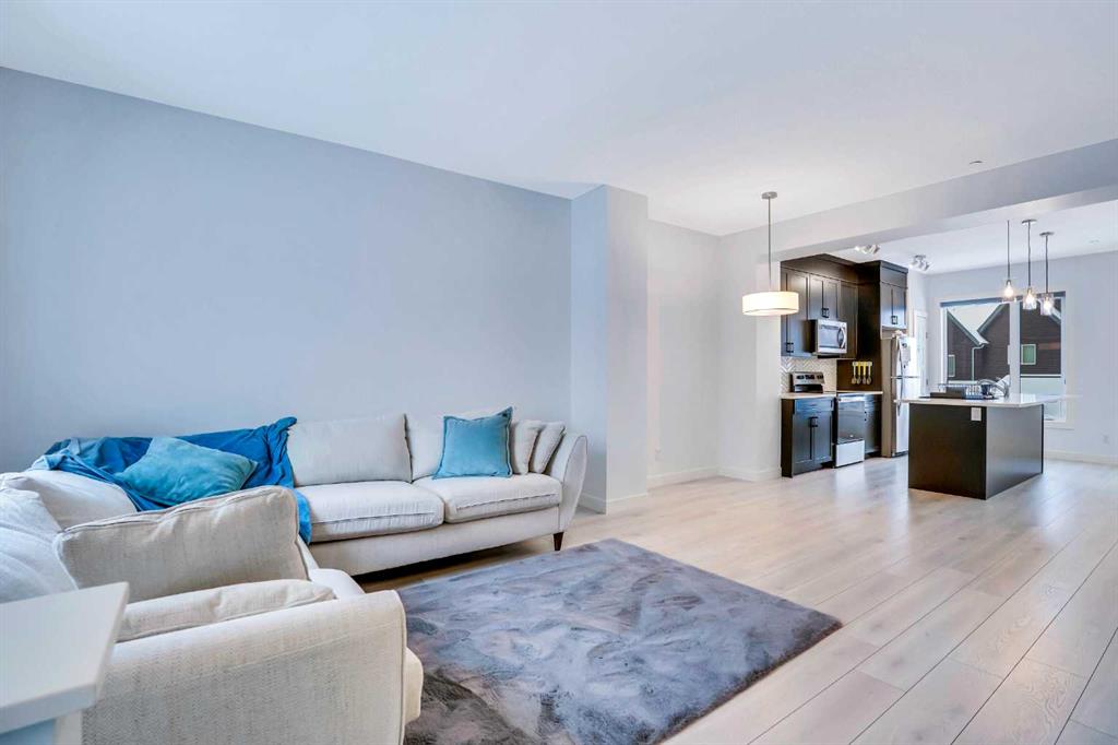 Picture for 160 Livingston Common NE