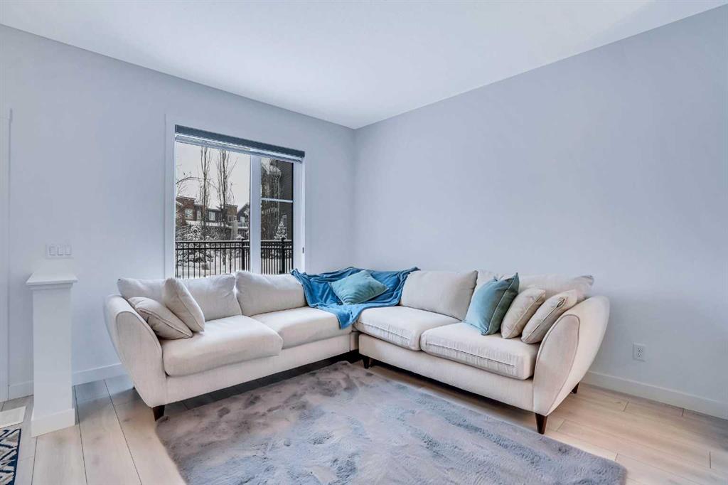 Picture for 160 Livingston Common NE