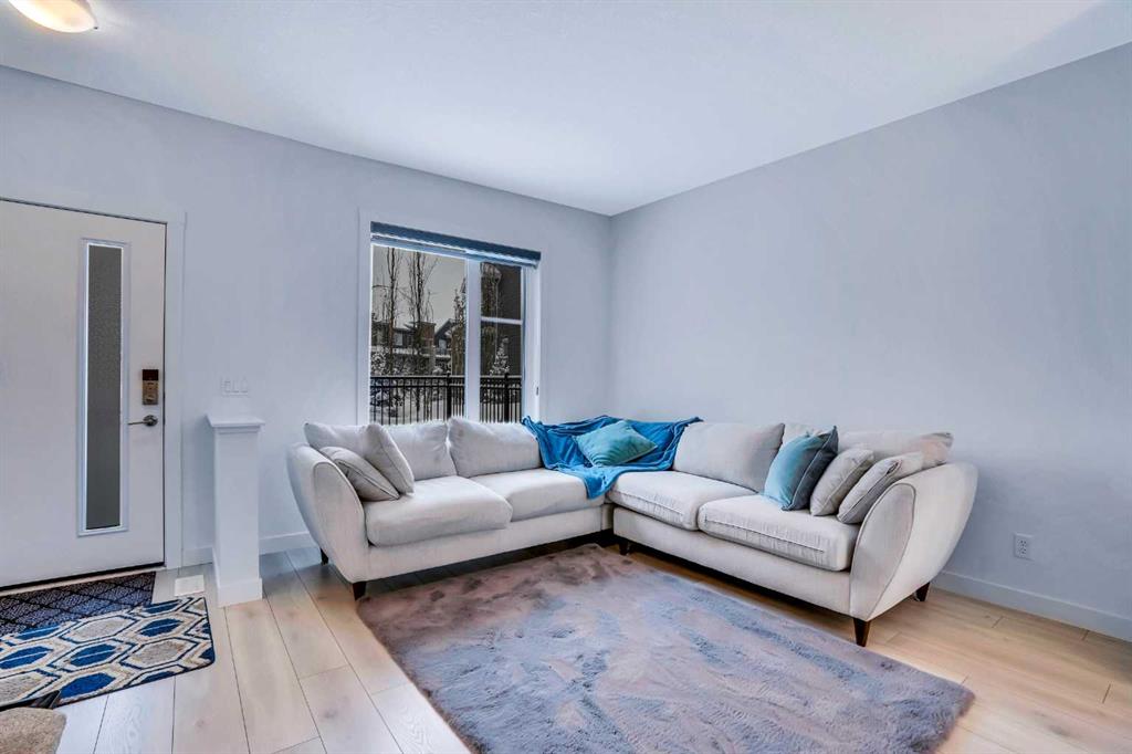 Picture for 160 Livingston Common NE