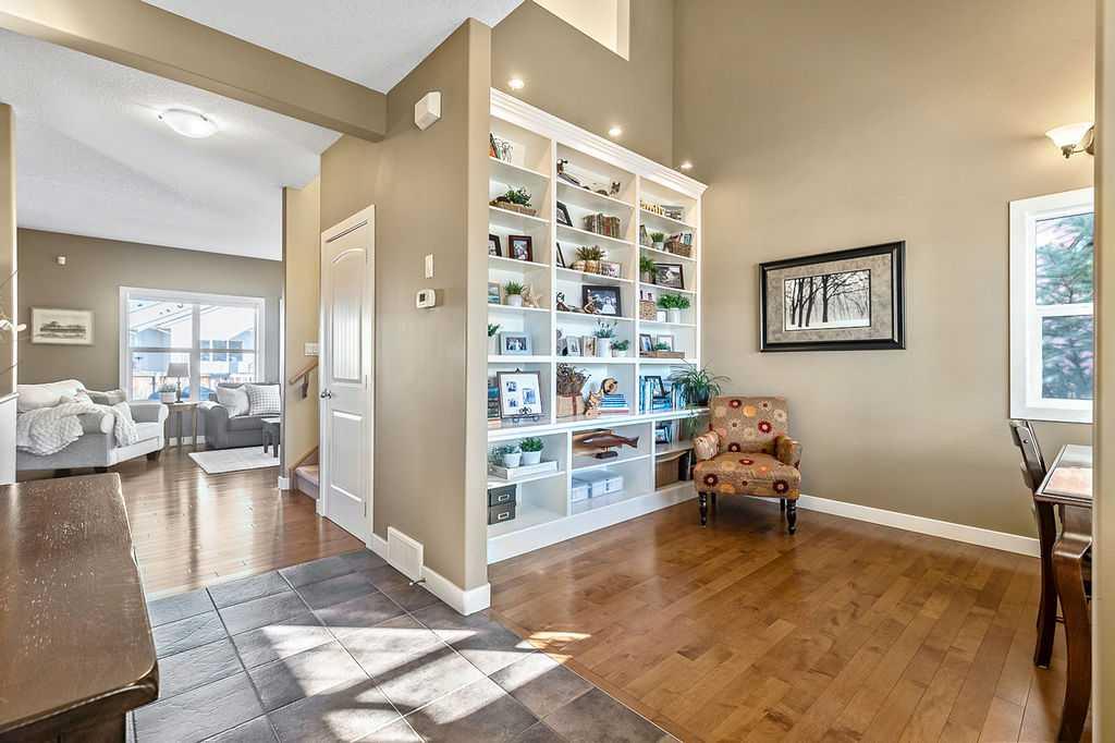 Picture for 718 Hamptons Bay SE