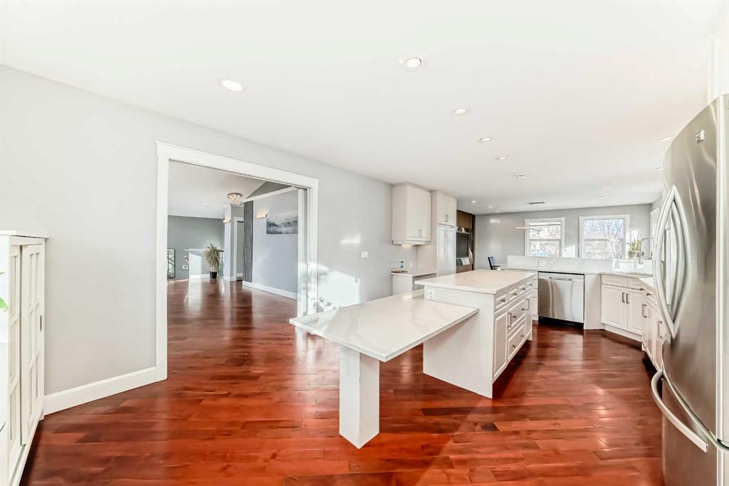 Picture for 305 Lakeside Greens Crescent 