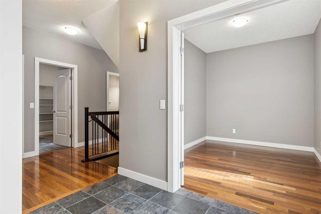 Picture for 25 Mahogany Square SE