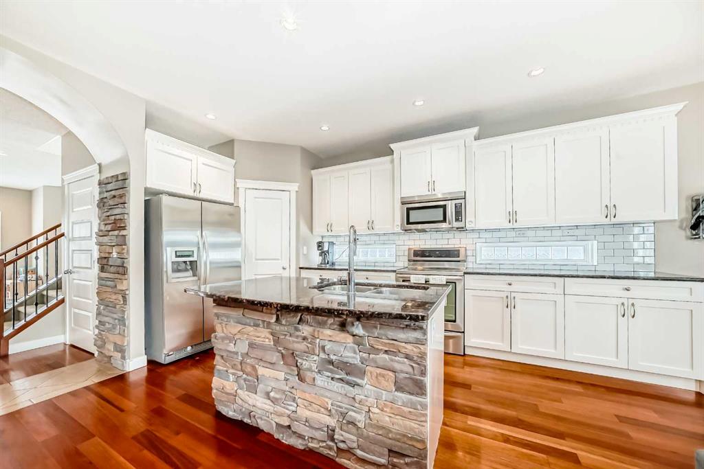 Picture for 2635 31 Street SW