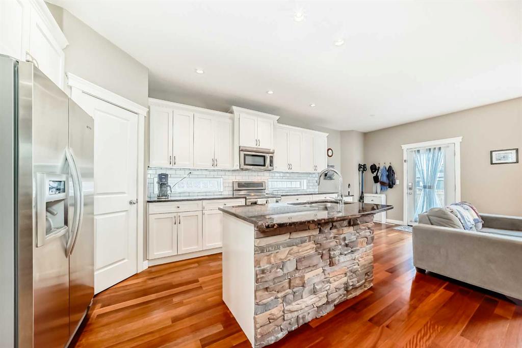 Picture for 2635 31 Street SW