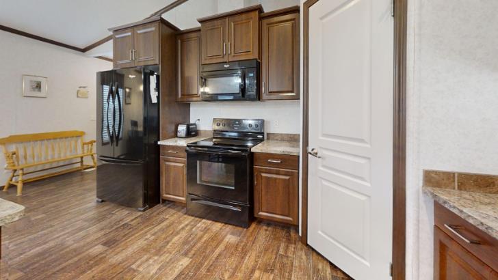 Picture for #3, 5853 4 Street W