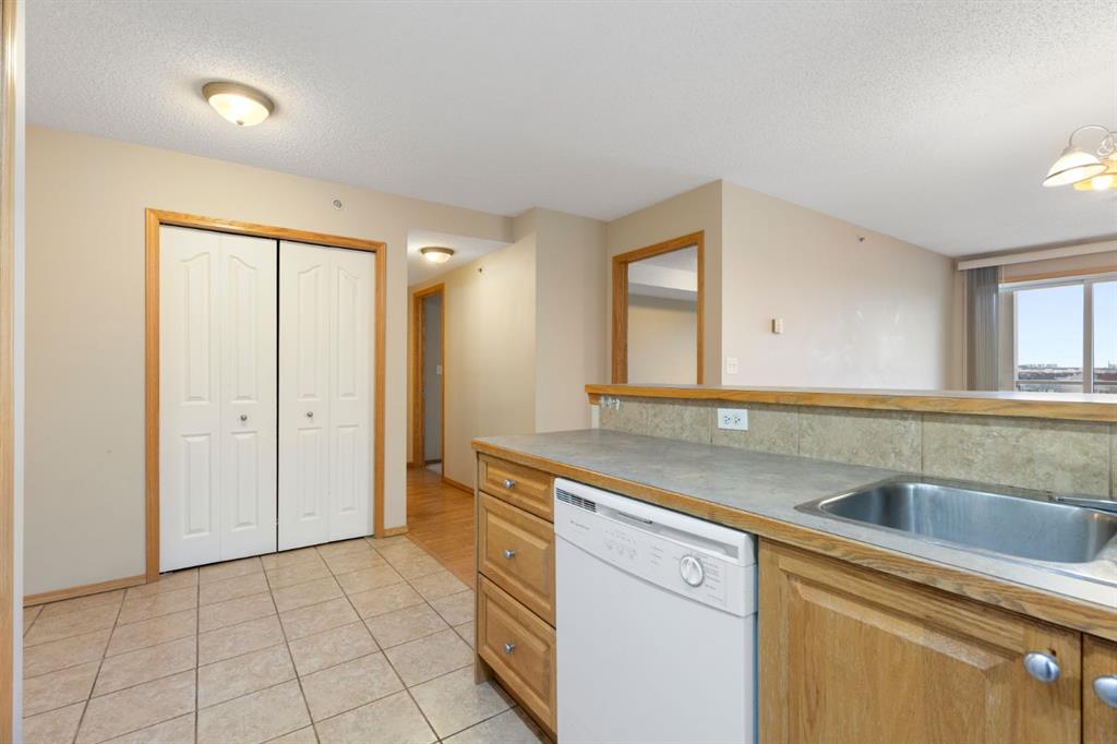 Picture for 311, 92 Saddletree Court NE