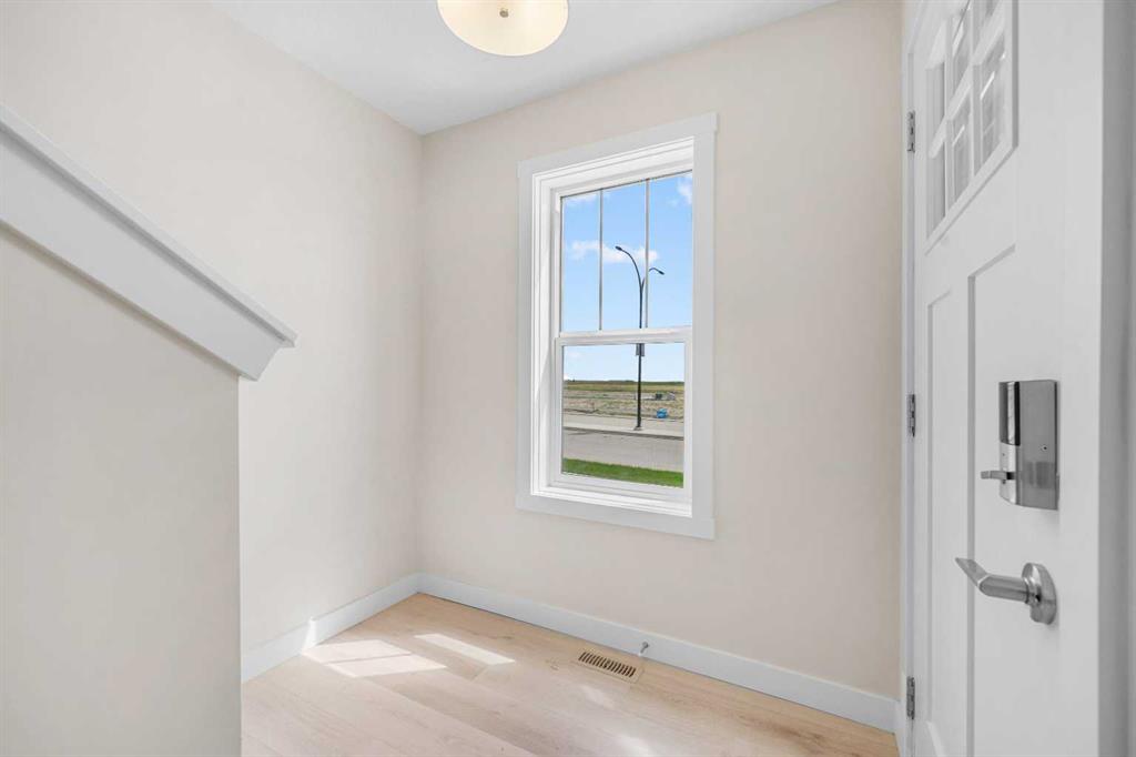 Picture for 17 Wild Rose Way SE