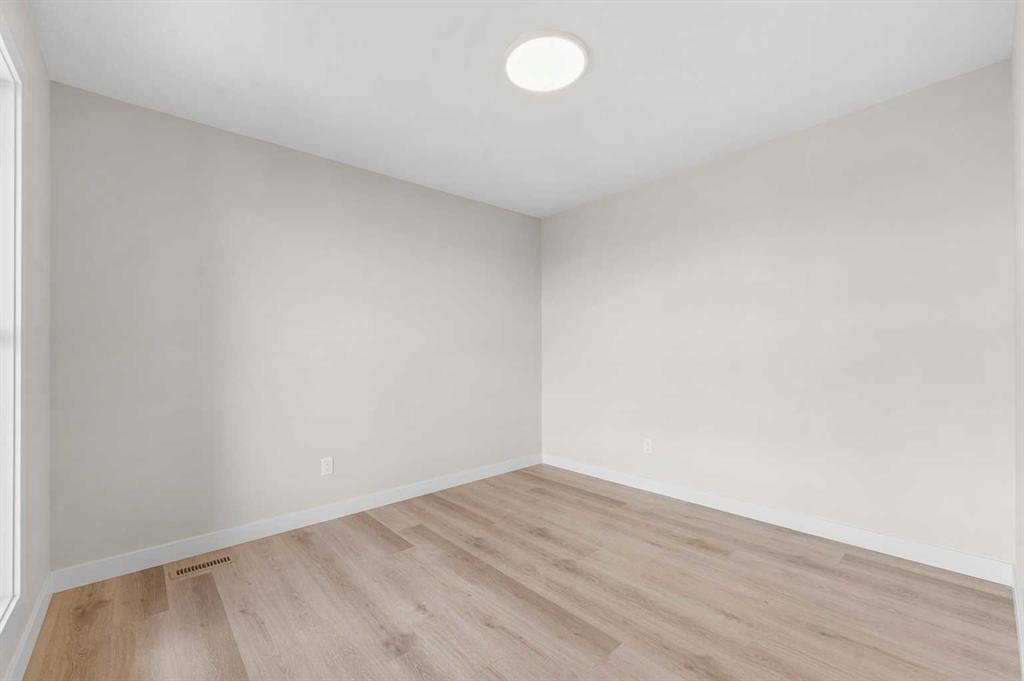 Picture for 17 Wild Rose Way SE