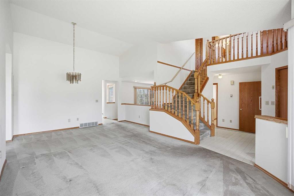Picture for 16 Macewan Ridge View NW
