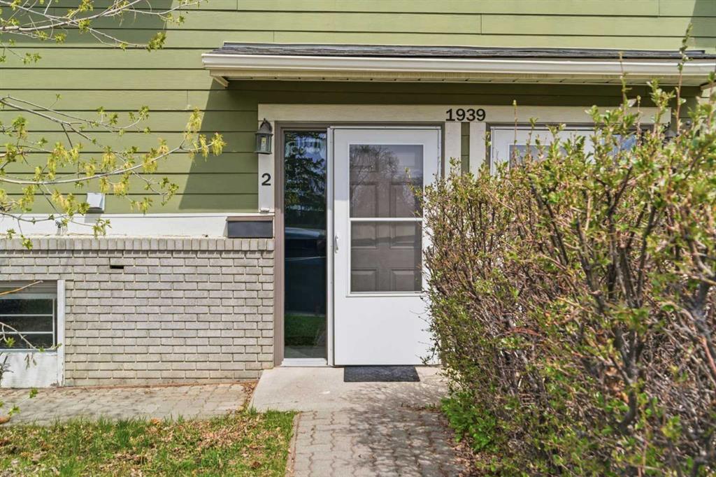 Picture for 2, 1939 25A Street SW