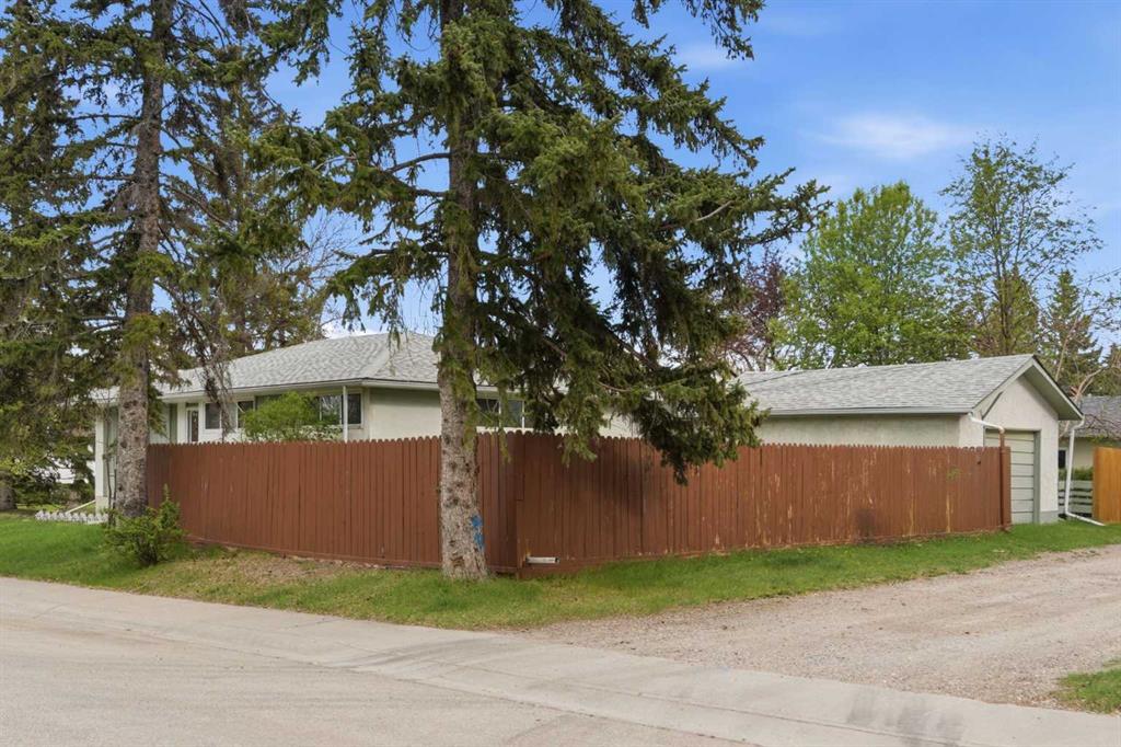 Picture for 6004 Lloyd Crescent SW