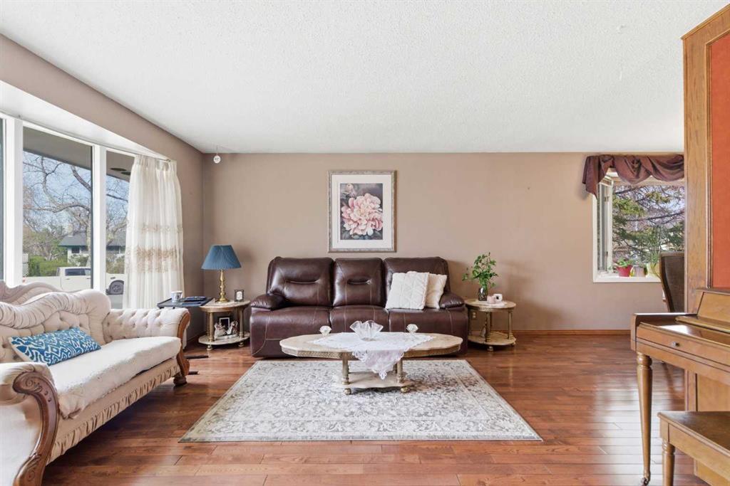 Picture for 6004 Lloyd Crescent SW