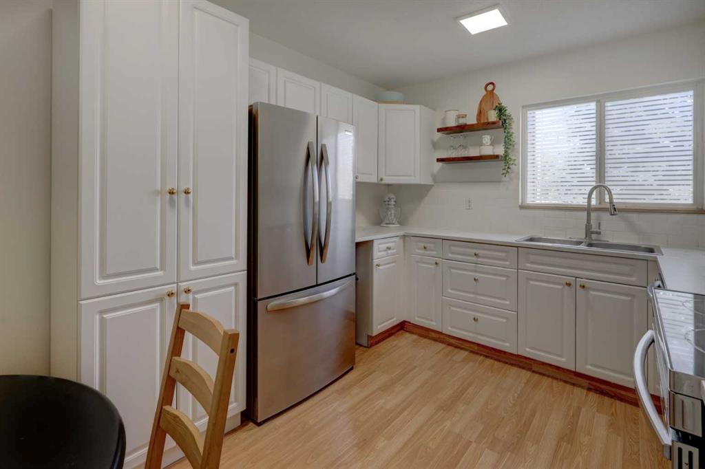 Picture for 10, 707 Westmount Drive 