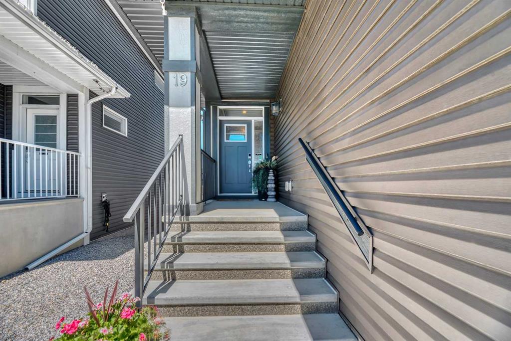 Picture for 19 Crestbrook Link SW