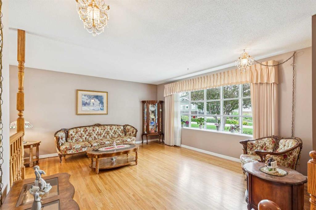 Picture for 5036 Vallance Crescent NW
