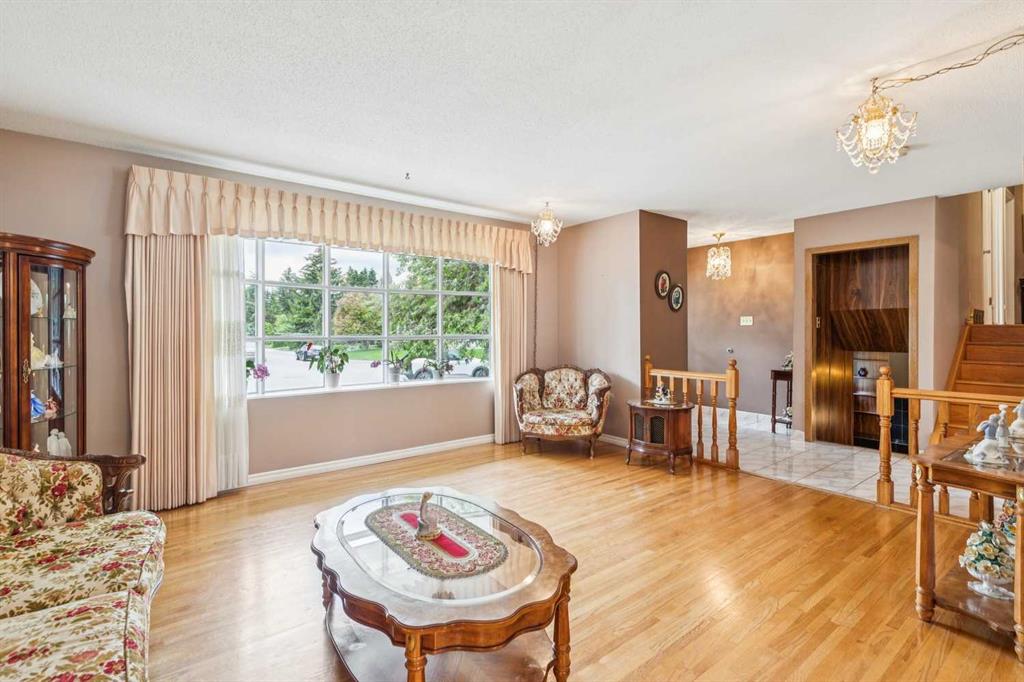 Picture for 5036 Vallance Crescent NW
