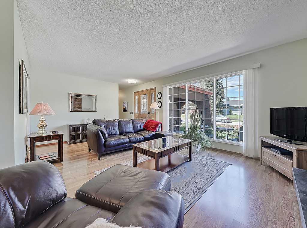 Picture for 728 Parkvalley Road SE