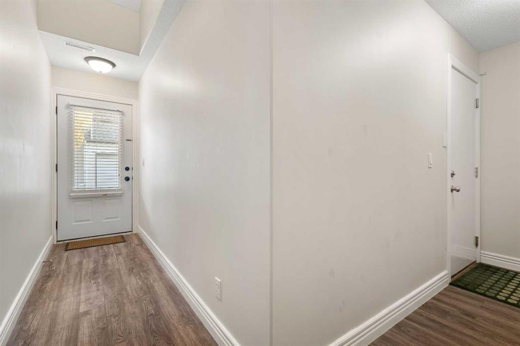 Picture for 225 Bridlewood Lane SW