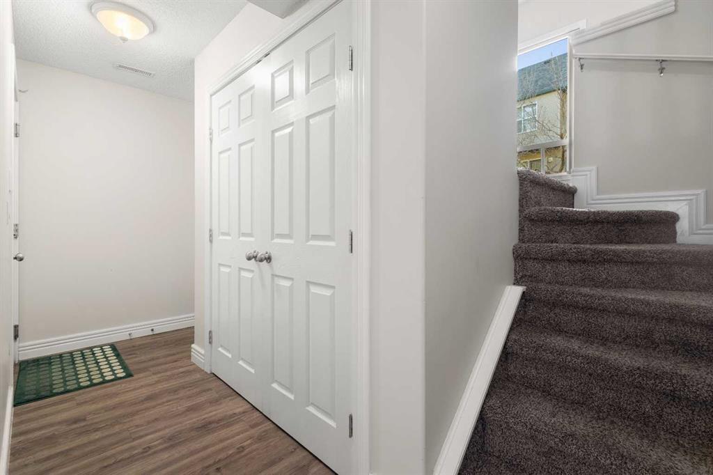 Picture for 225 Bridlewood Lane SW