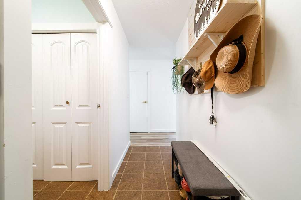 Picture for 118 2 St W Street 