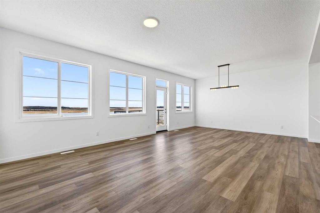 Picture for 195 Corner Glen Crescent NE