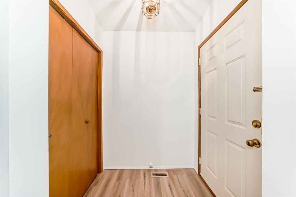 Picture for 20 Cedardale Hill SW