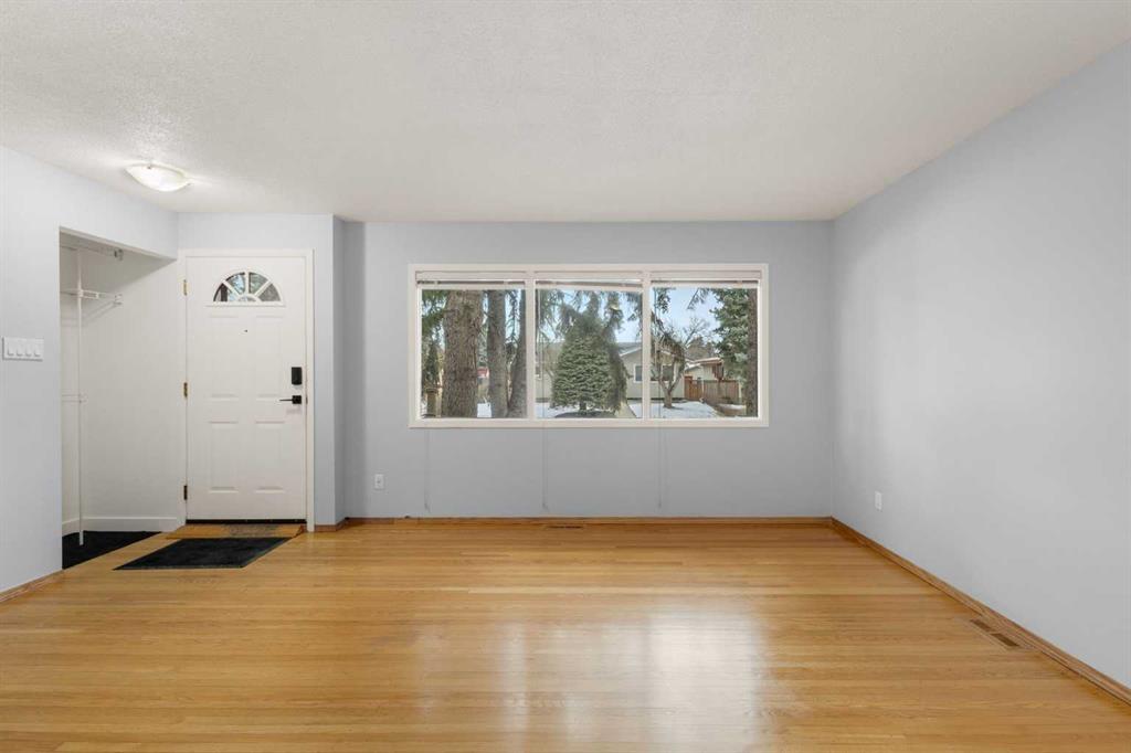 Picture for 459 Astoria Crescent SE