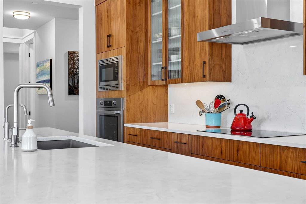 Picture for 402, 21 Lebel Crescent NW