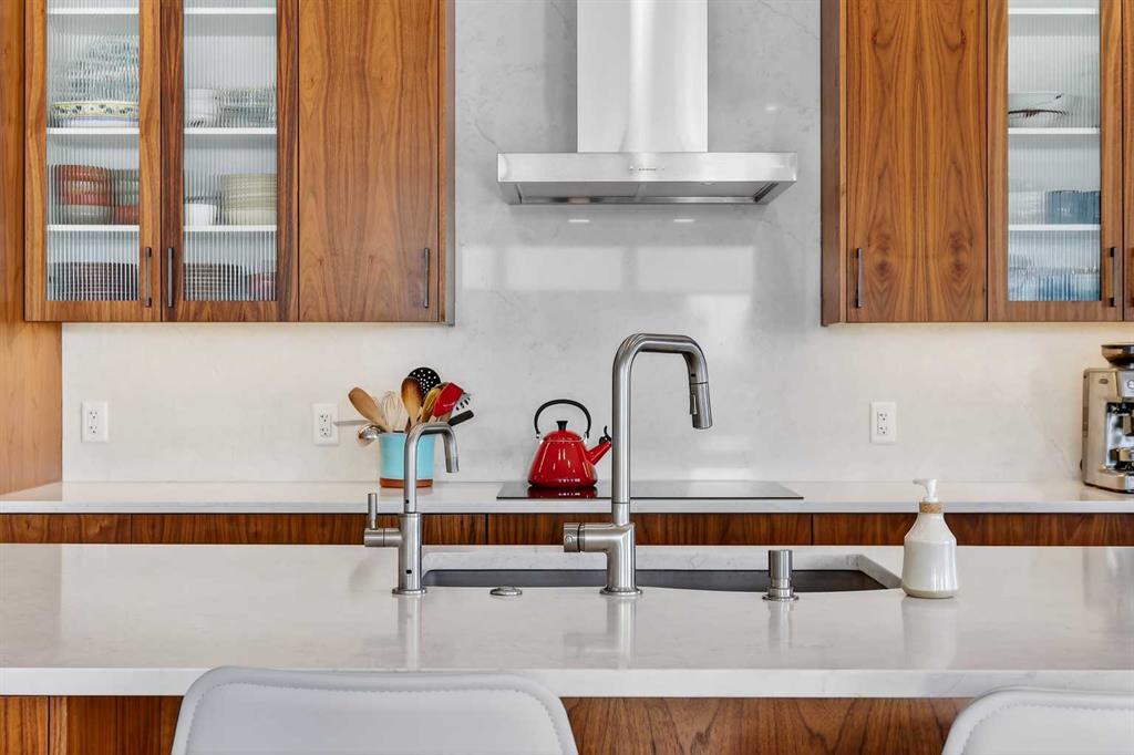 Picture for 402, 21 Lebel Crescent NW