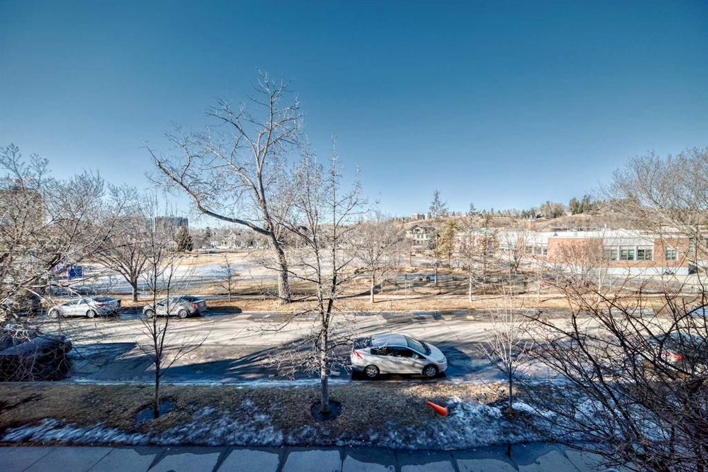 Picture for 302, 823 1 Avenue NW