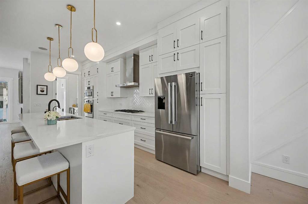 Picture for 453 26 Avenue NW