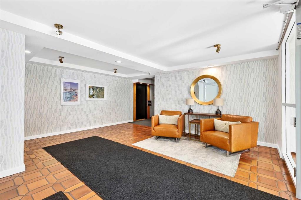 Picture for 402, 3204 Rideau Place SW