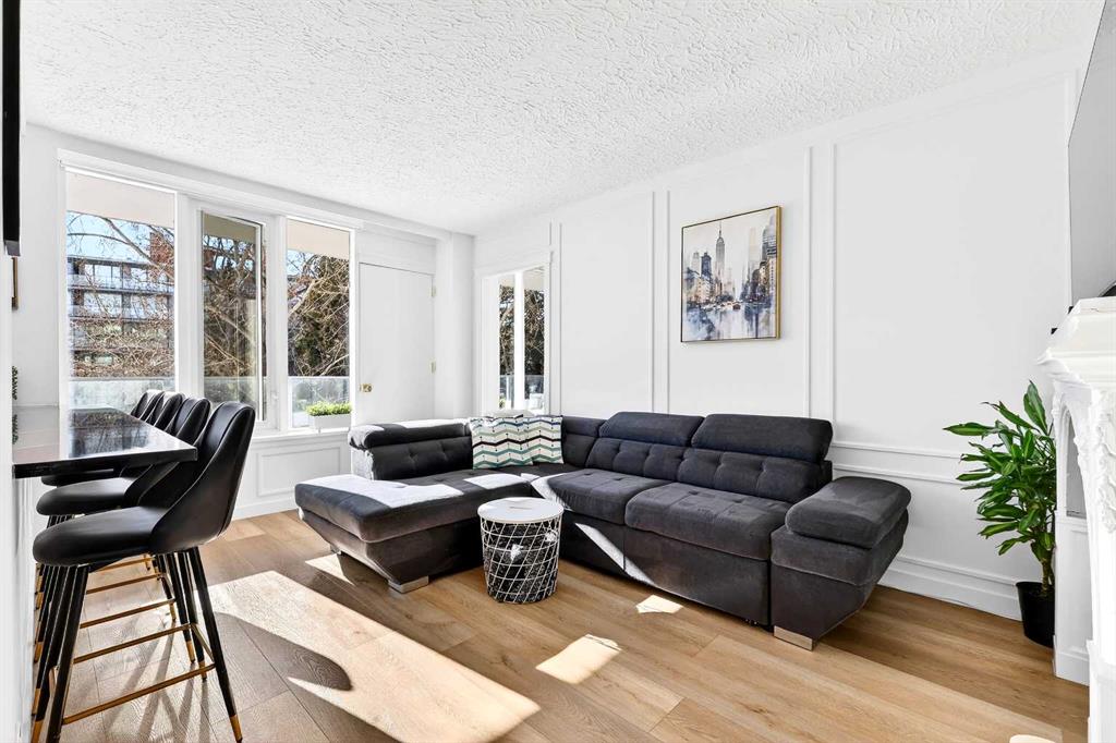 Picture for 402, 3204 Rideau Place SW