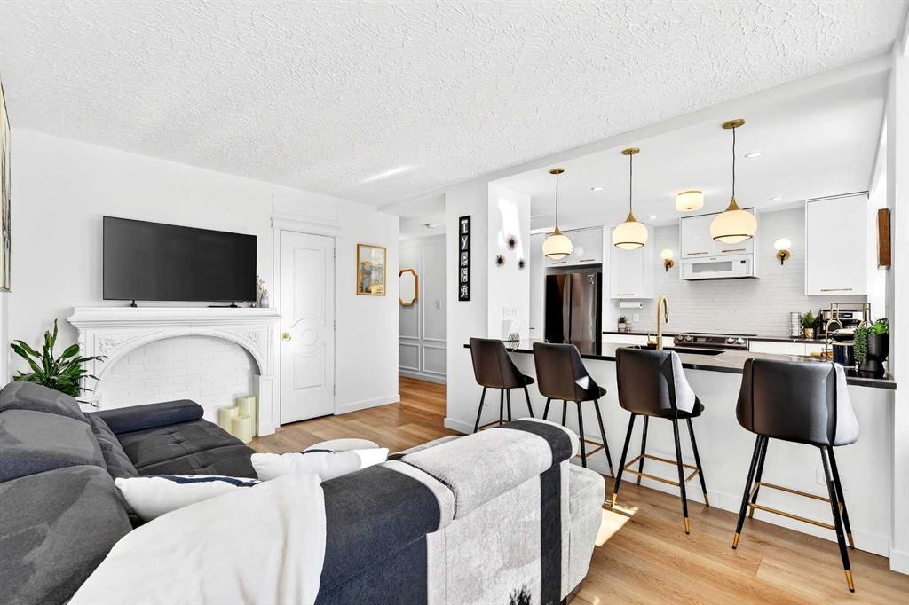 Picture for 402, 3204 Rideau Place SW