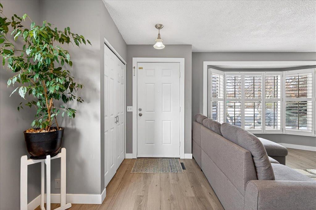 Picture for 32 Tararidge Drive NE