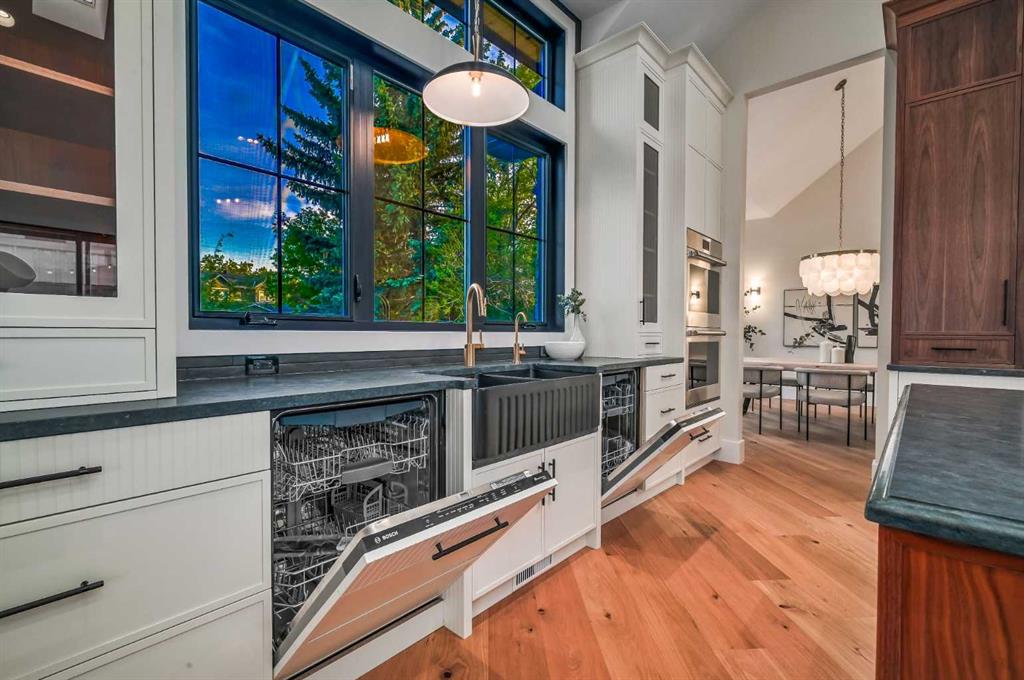 Picture for 1608 49 Avenue SW